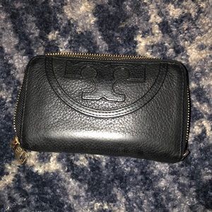 Black Tory Burch wallet. Great condition